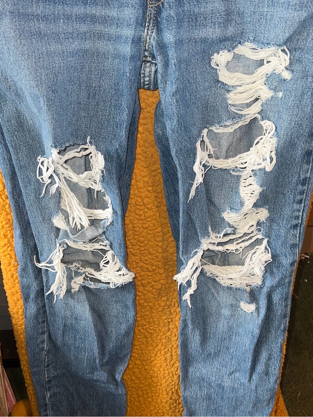 Levi’s Distressed ‘94 Baggy Jeans in Medium Blue Denim - Picture 3 of 8
